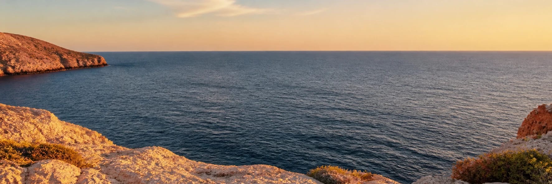 La côte d'Alicante vue des hauteurs : la ville, la plage et la Méditerranée